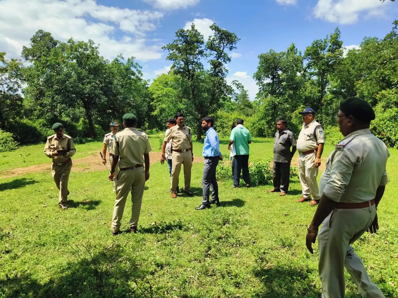जंगली हाथियों से प्रभावित क्षेत्र का कलेक्टर, एसपी, डीएफओ ने निरीक्षण कर लिया जायजा