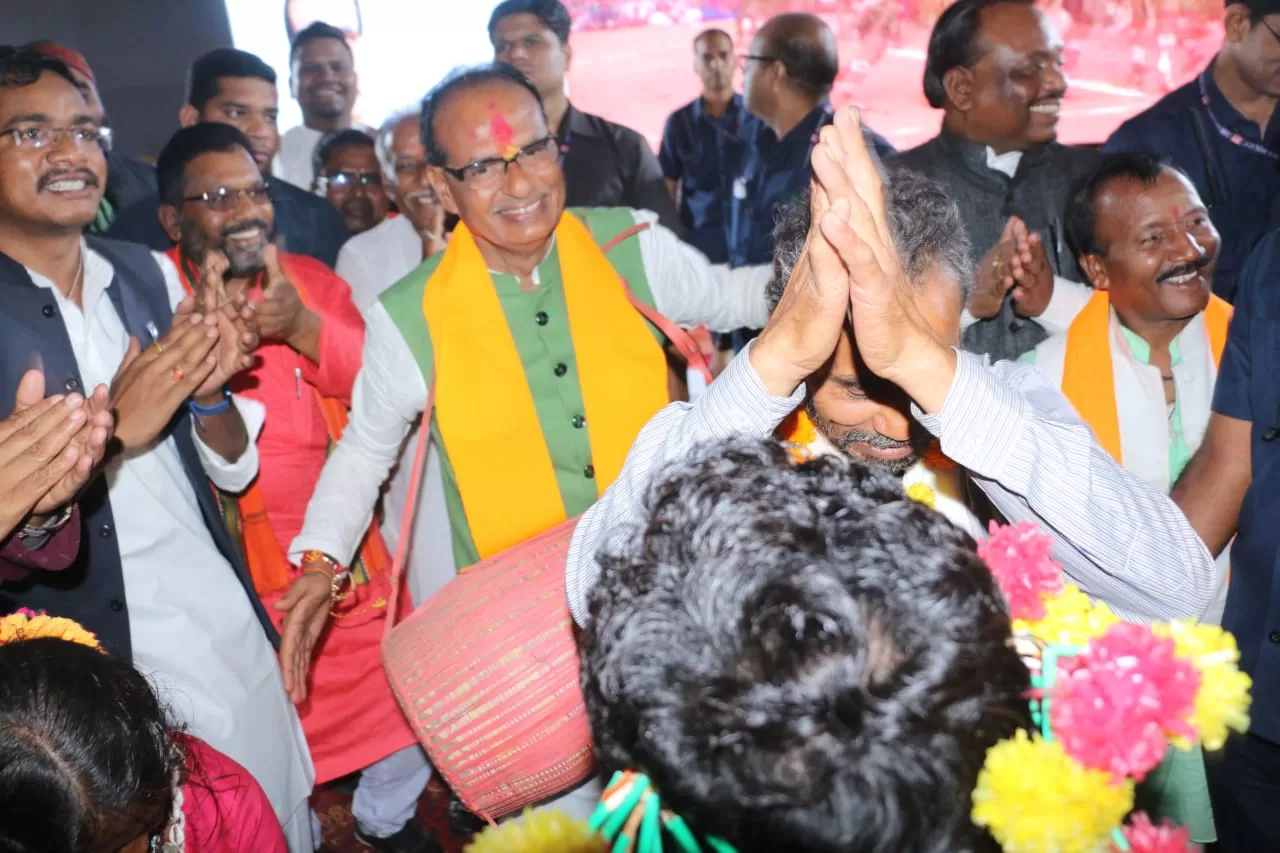 मुख्यमंत्री श्री चौहान ने जनजातीय बाहुल्य पुष्पराजगढ़ विधानसभा के ग्राम पोडकी में किया जन संवाद