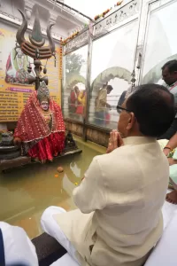 पवित्र श्रावण मास में मुख्यमंत्री श्री चौहान ने मां नर्मदा का पूजन अर्चन एवं अमरकंठेश्वर शिव का किया रुद्राभिषेक